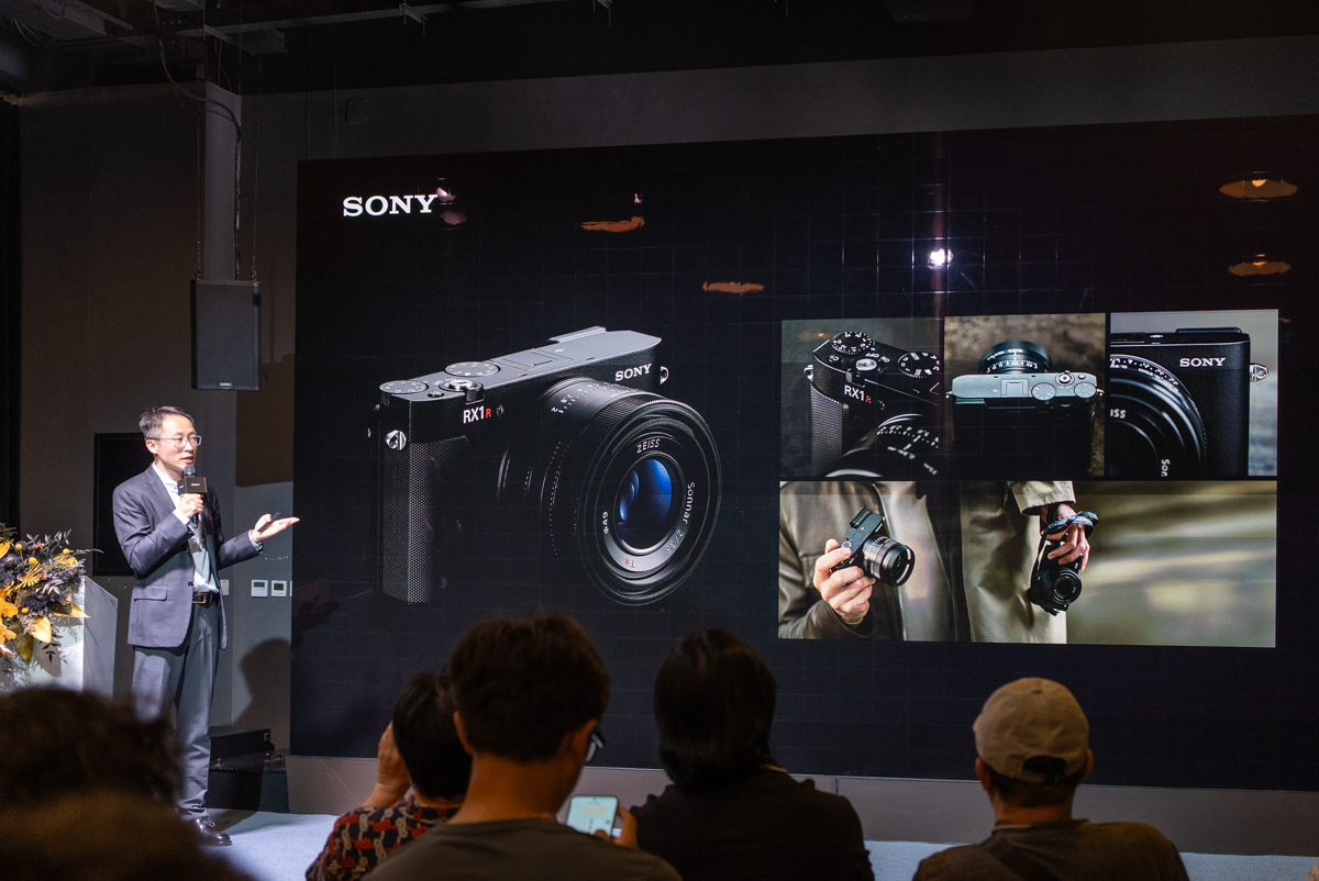 “黑卡” 回归：索尼 RX1R III 以旗舰之名，再造便携全画幅标杆